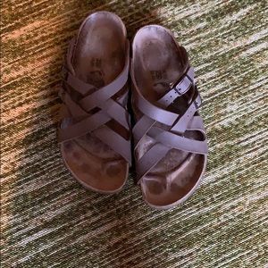 Brown size women’s 8 Birkenstock’s